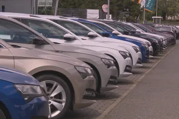 Snahy mírnit regulace aut v EU pokračují, debaty se vedou o lhůtě pro STK