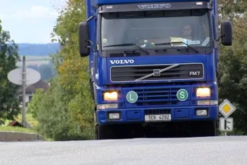 Řidič důmyslně manipuloval s tachografem