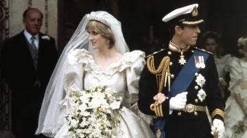 Lady Diana si nechala ušít svatební šaty u Elizabeth Emanuelové