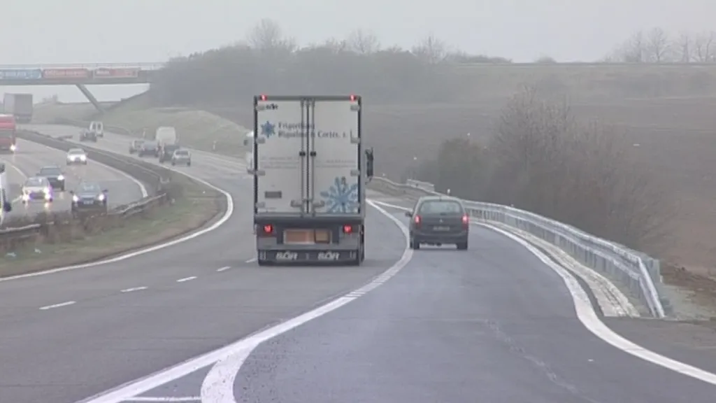 Exit na 194. km nyní: přemalováním vznikl připojovací pruh