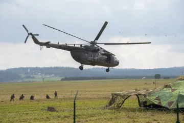 Heliport, vodní plochy a železniční vlečka. Výsadkový pluk má nový výcvikový prostor