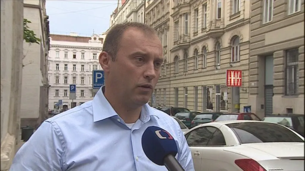 Z vazby byl propuštěn i expolicista Ratajský
