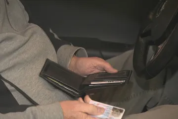 Ke kontrole bez dokladů. Šoféři v Česku už s sebou nemusí vozit řidičské průkazy