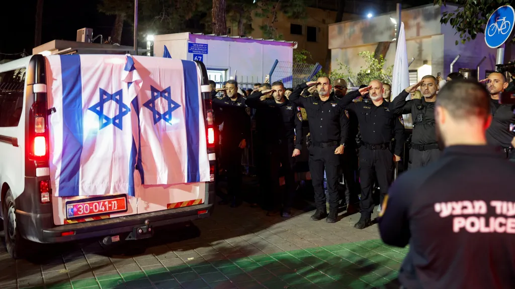 Obřad za rukojmího Rana Gviliho v Tel Avivu