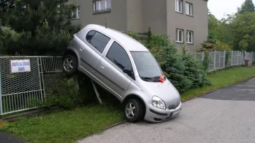 Zaparkovaná Toyota Yaris