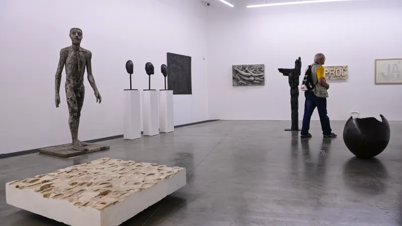 Z výstavy děl Evy Kmentové a Olbrama Zoubka Lidská důstojnost