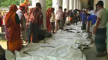 Oběti ze zřícené budovy v Bangladéši