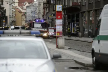 V bance na Václavském náměstí nechal lupič funkční bombu, pyrotechnici ji zneškodnili