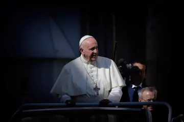 František se setkal se záchranáři z Perugie, včetně labradora Lea