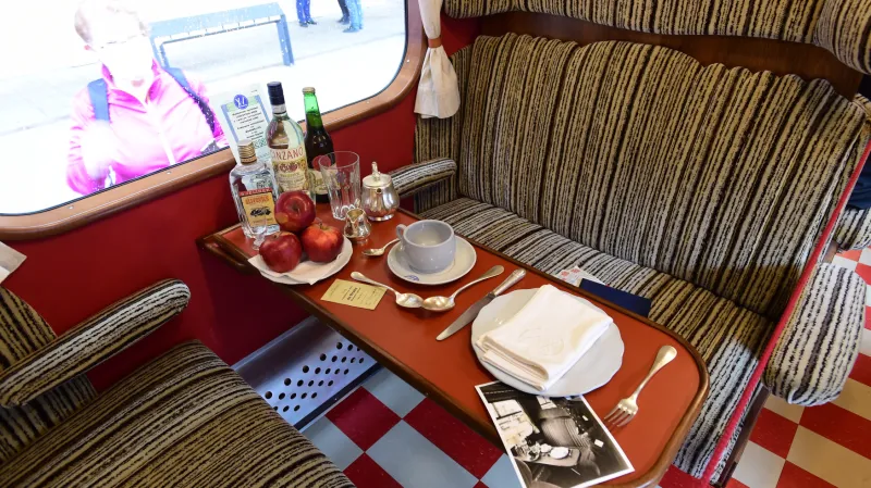 Nádobí zatím zapůjčili sběratelé