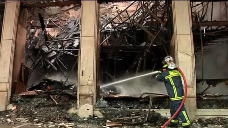 Řecko prožilo bouřlivou noc, škrty schváleny