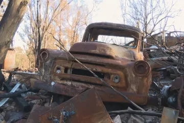 Malibu se stále vzpamatovává z ničivého požáru. Někteří zvažují, že raději začnou jinde úplně znovu
