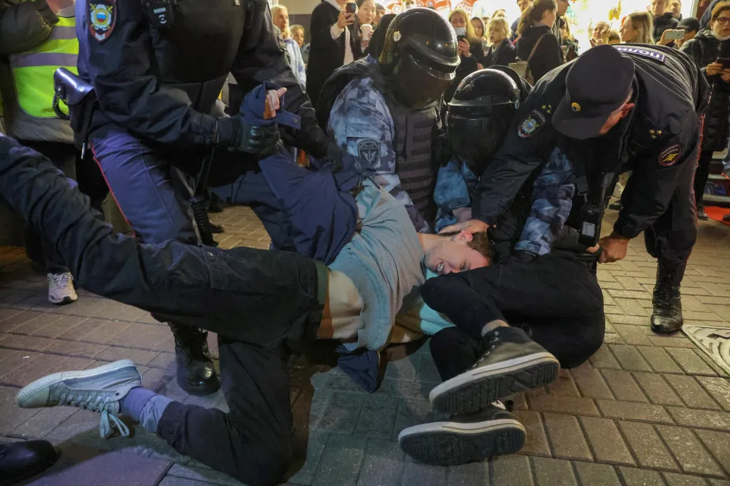 21. září 2022, Moskva, Rusko, zatýkání demonstrantů proti mobilizaci