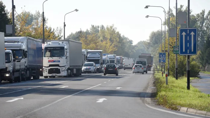 Kolony v Přerově. Stavba dálnice D1 okolo města začne nejdříve na podzim 2018