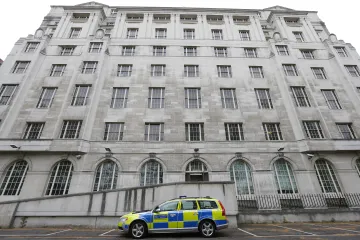 Britská policie zatkla muže podezřelé z napomáhání ruským tajným službám
