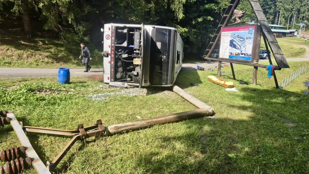 Nehoda autobusu v Beskydech