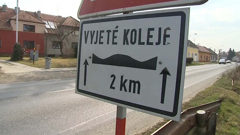 Silnice potřebuje nový povrch