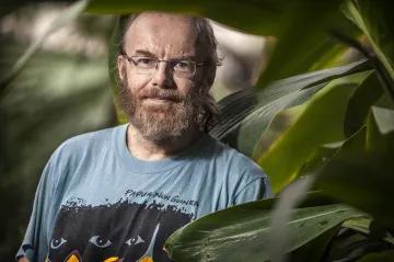 Lidé v tropech mají právo zbohatnout, říká špičkový ekolog Vojtěch Novotný