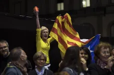 Z vězení do parlamentu. V Katalánsku vyhráli ve španělských volbách poprvé v historii separatisté