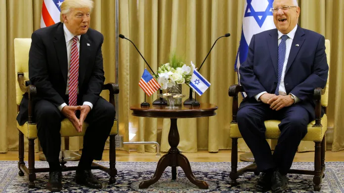 Trump na své první zahraniční cestě zamířil do Izraele