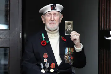 Rudé květy vlčího máku připomínají hrdinství veteránů po celém světě 