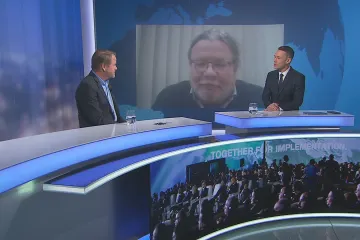 Evropské státy by měly mít dlouhodobé smlouvy na plyn, tvrdí Vondra. Je třeba rychleji přejít na obnovitelné zdroje, oponuje Bursík