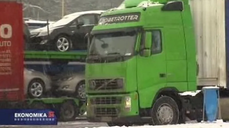 Ekonomika ČT24: Dražší páteční mýtné