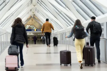 Rekordní počet Američanů opouští Spojené státy, píše WSJ. Míří i do Česka