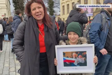 K Pavlovi se dostal i hoch, který toužil po podpisu společné fotky pořízené těsně po volbách