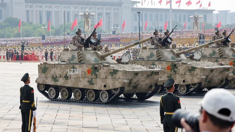 Čínské armádní tanky na náměstí Nebeského klidu