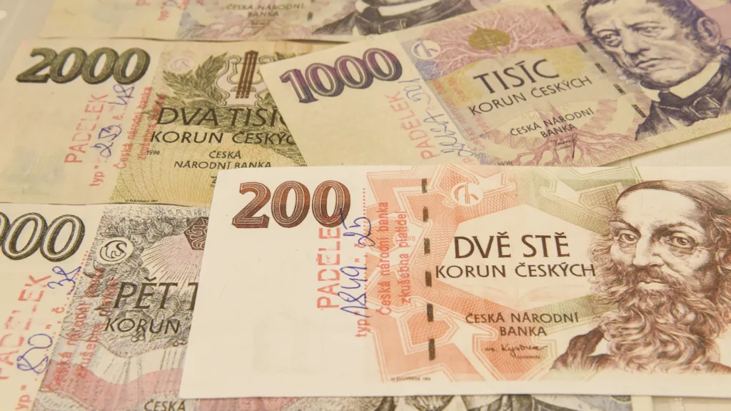 Ukázky padělaných a pozměněných bankovek zadržených na území České republiky v roce 2019