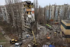 Po útoku na Oděsu se zřítila část budovy, zemřelo nejméně osm lidí. Výbuch otřásl i Petrohradem