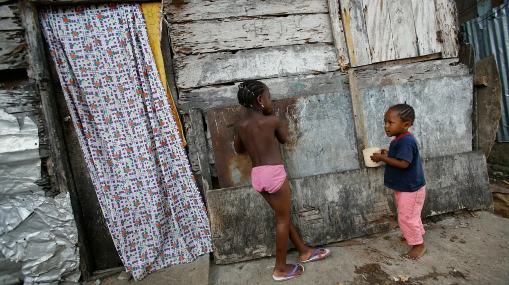 Chudinská čtvrť v gabonské metropoli Libreville