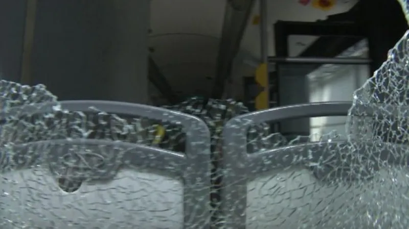 UDÁLOSTI: Střelba na autobus nikoho nezranila