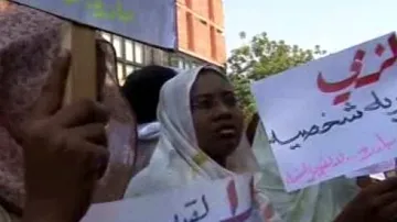 ženy podporující Lubnu Ahmad Husajnovou