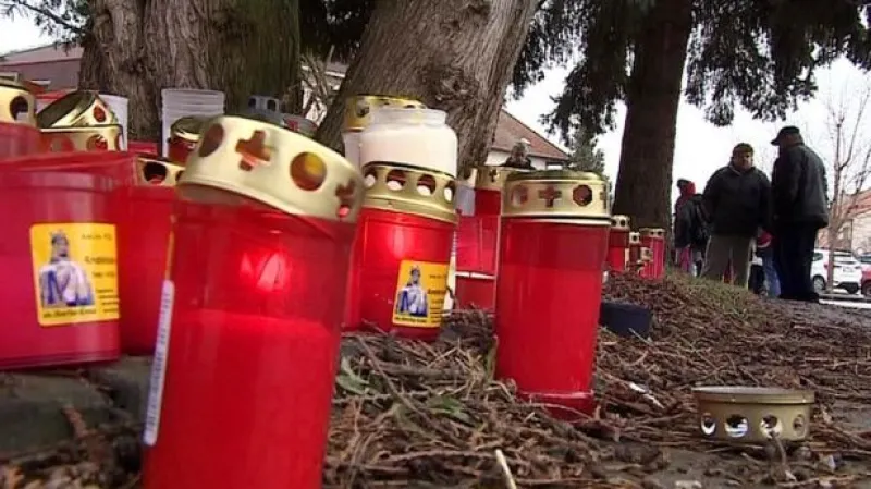 Stovky lidí si připomněly oběti úterního masakru