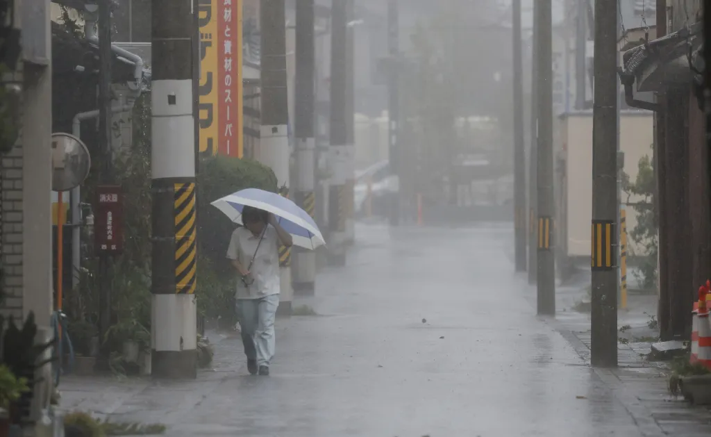 Tajfun Lan udeřil na Japonsko