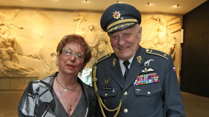 Brigádní generál Zdeněk Škarvada s manželkou Ivanou