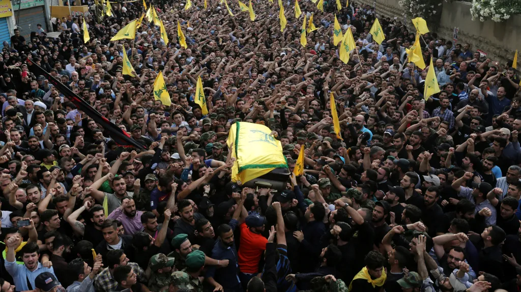 Pohřeb velitele Hizballáhu Badraddína v Bejrútu