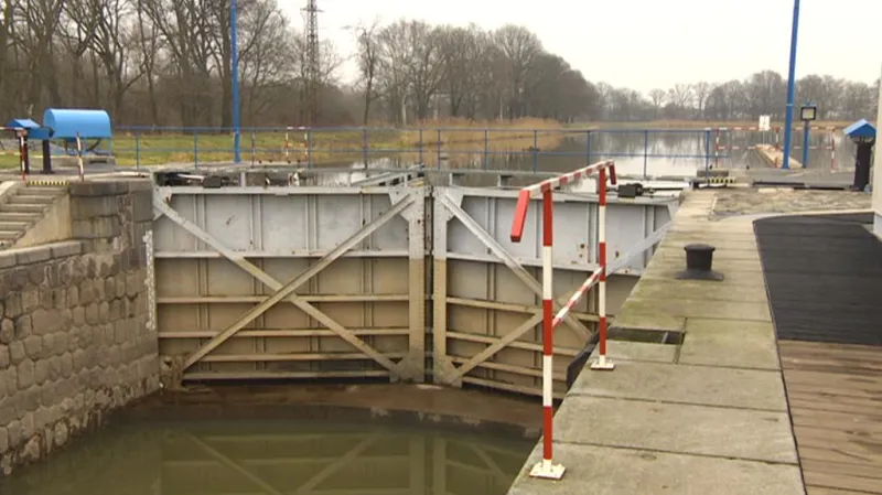 Plavební komora na Labi