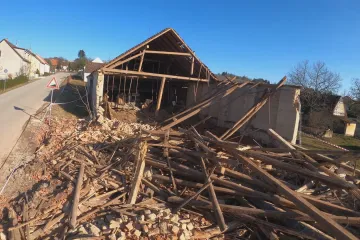 Zajištění či demolice poškozených domů stojí obce miliony