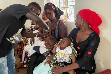 Obrna letos nezmizí. Problém je ta, která se šíří z vakcín