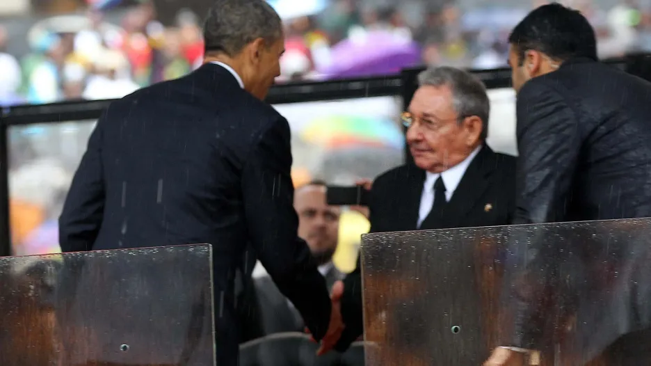 Obama podal ruku Castrovi
