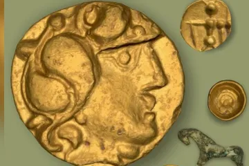 Zlato a stovky keltských mincí. Archeologové našli na Plzeňsku historický poklad