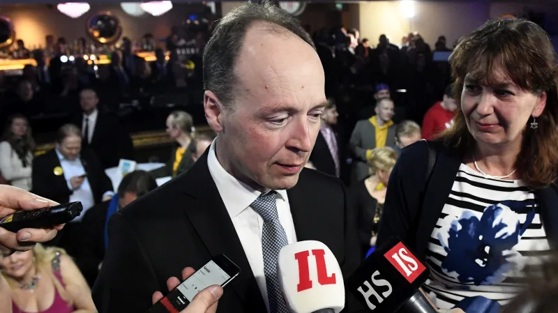 Předseda Strany Finů Jussi Halla-aho ve volebním štábu