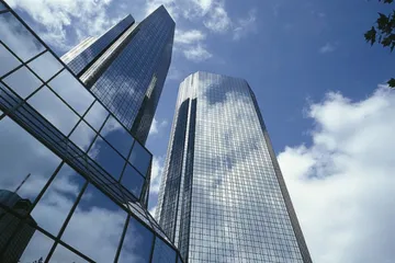 Německé banky potřebují peníze, podniky se bojí investic