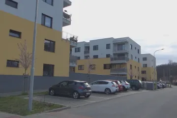 Místo Prahy Kladno nebo Mělník. Drahé bydlení ve velkých městech odvádí lidi do menších