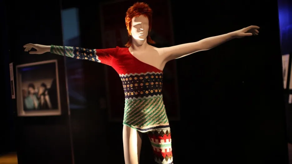 Šaty Davida Bowieho