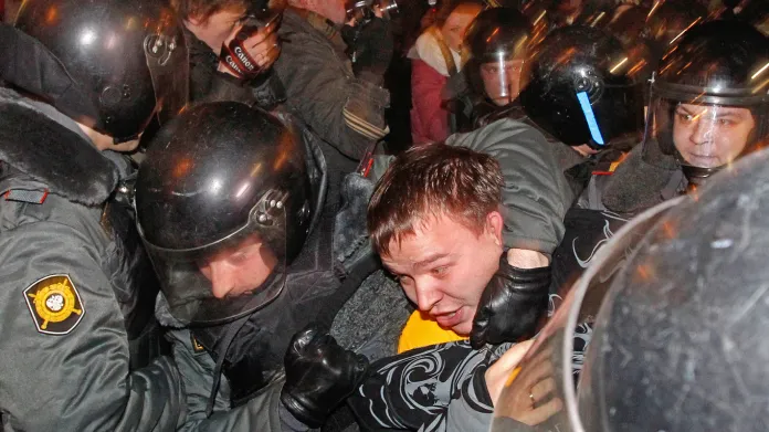 Moskevská policie zatýká demonstranty