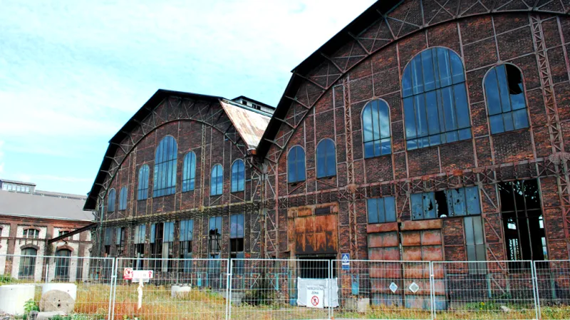 Karolina - Trojhalí